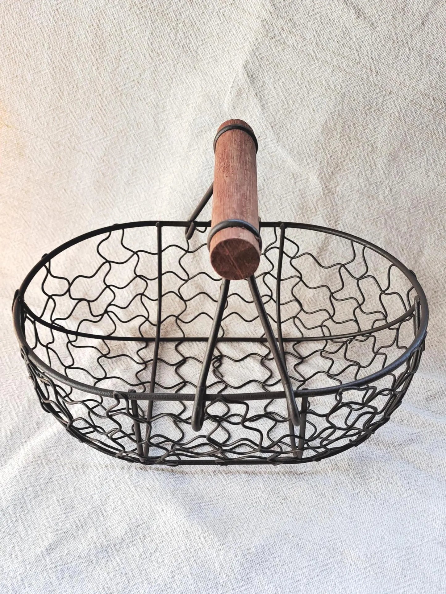 Rustic Wire Basket with Handle - Rustic Brown