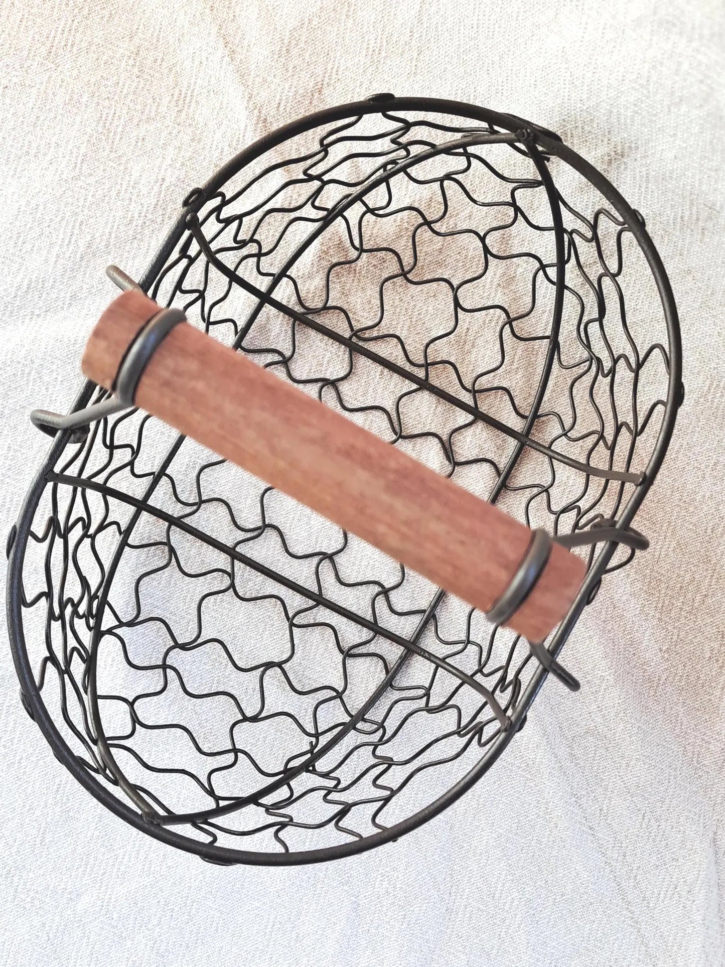 Rustic Wire Basket with Handle - Rustic Brown