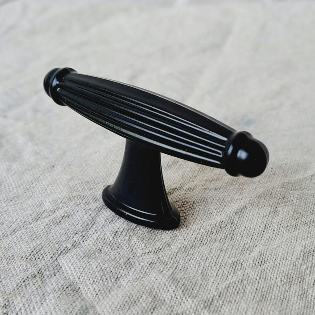 Metal 'T' style Drawer pull
