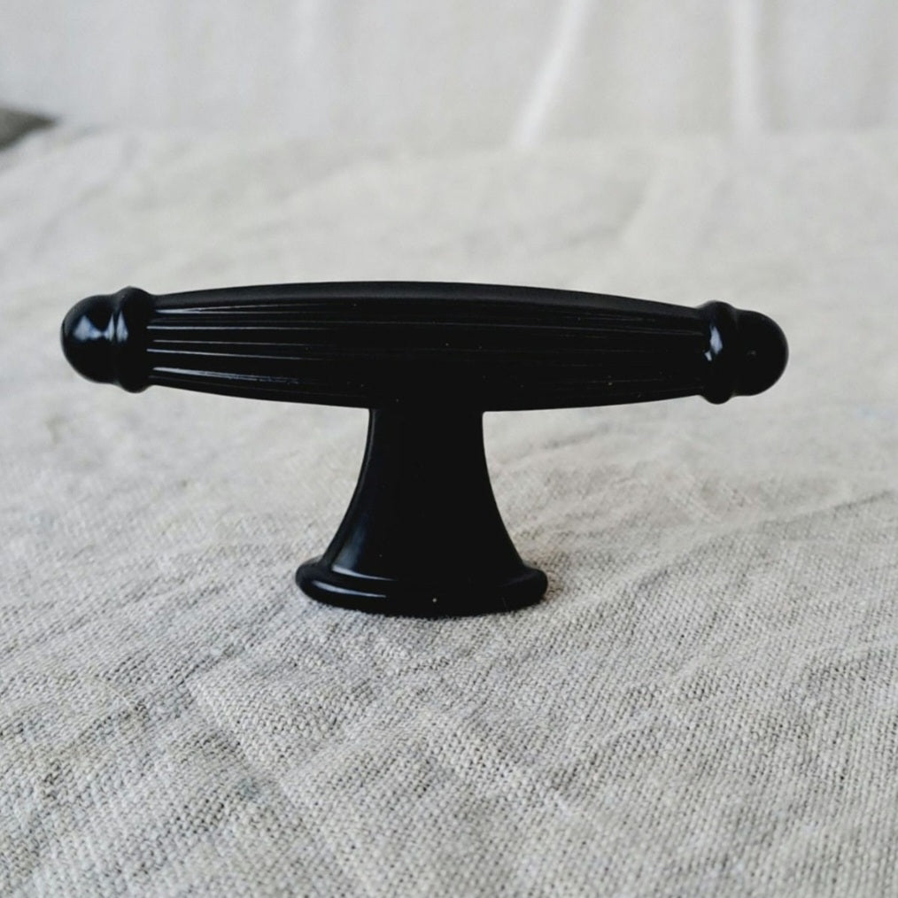 Metal 'T' style Drawer pull