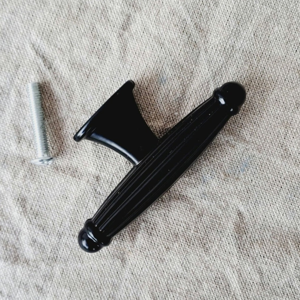 Metal 'T' style Drawer pull