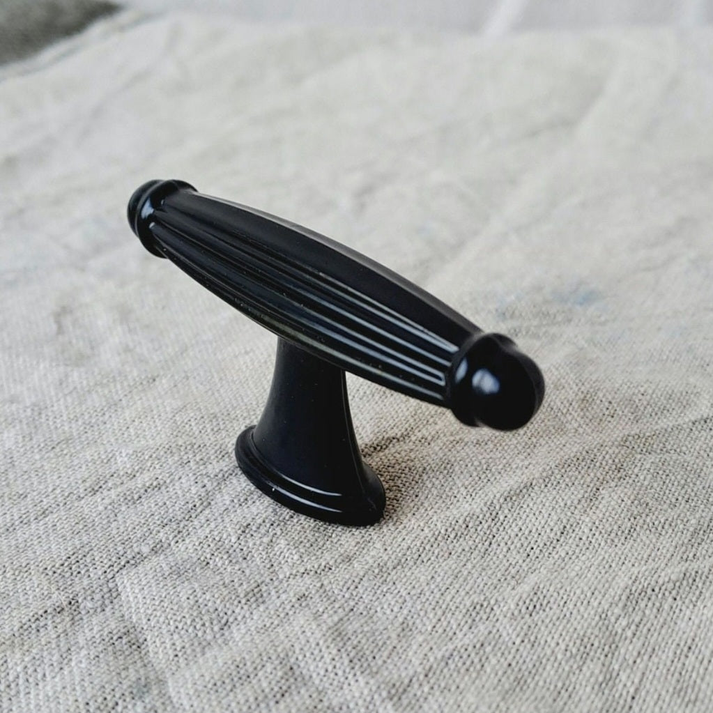 Metal 'T' style Drawer pull