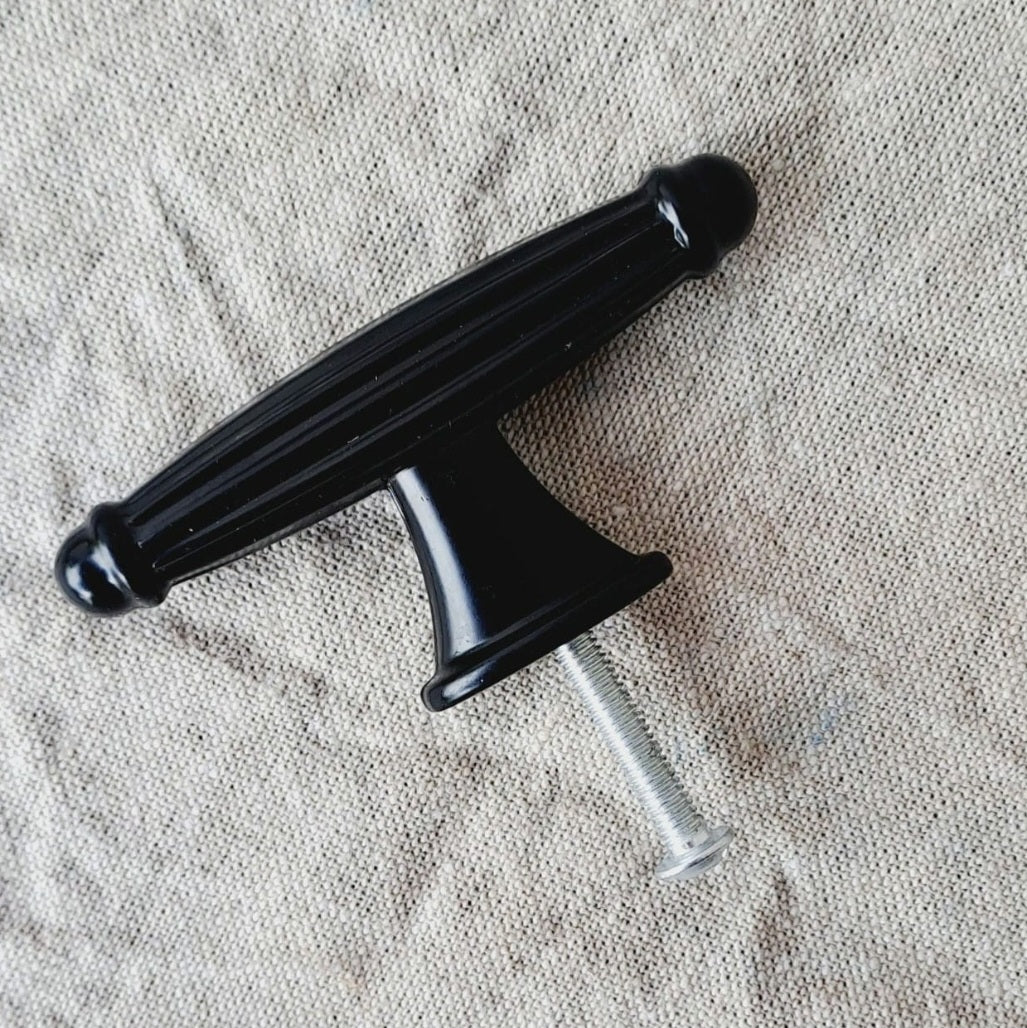 Metal 'T' style Drawer pull