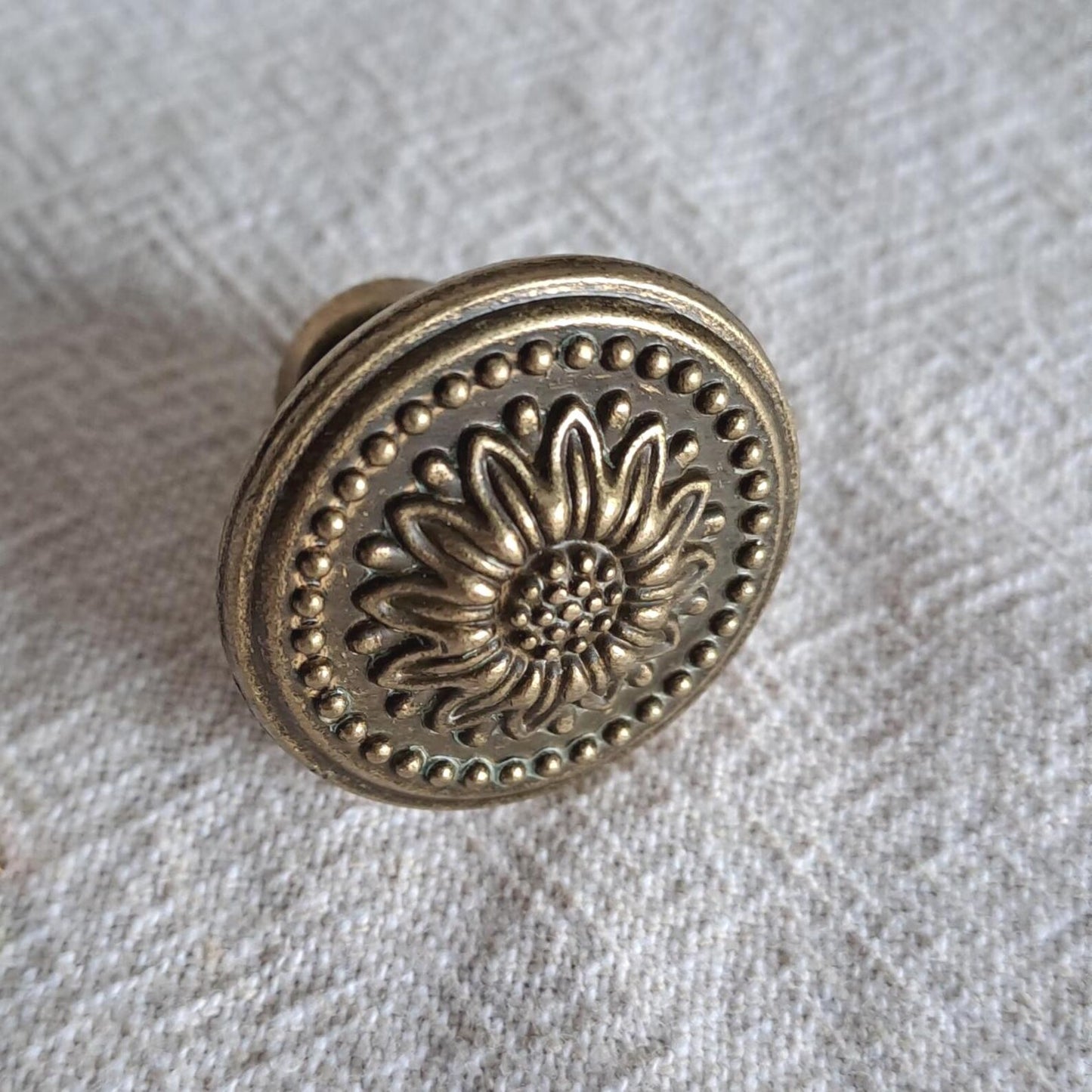 ‘Elegant Sunflower’ Antique Bronze Knob