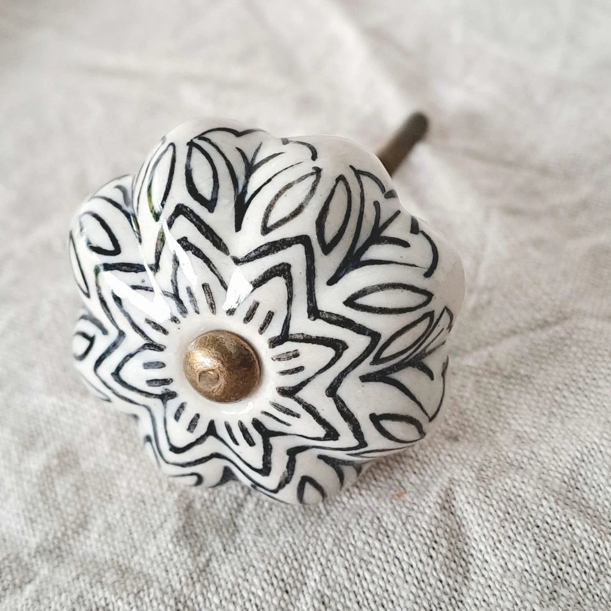 Ceramic Drawer/Cabinet Knob - Vintage Floral - Black/White