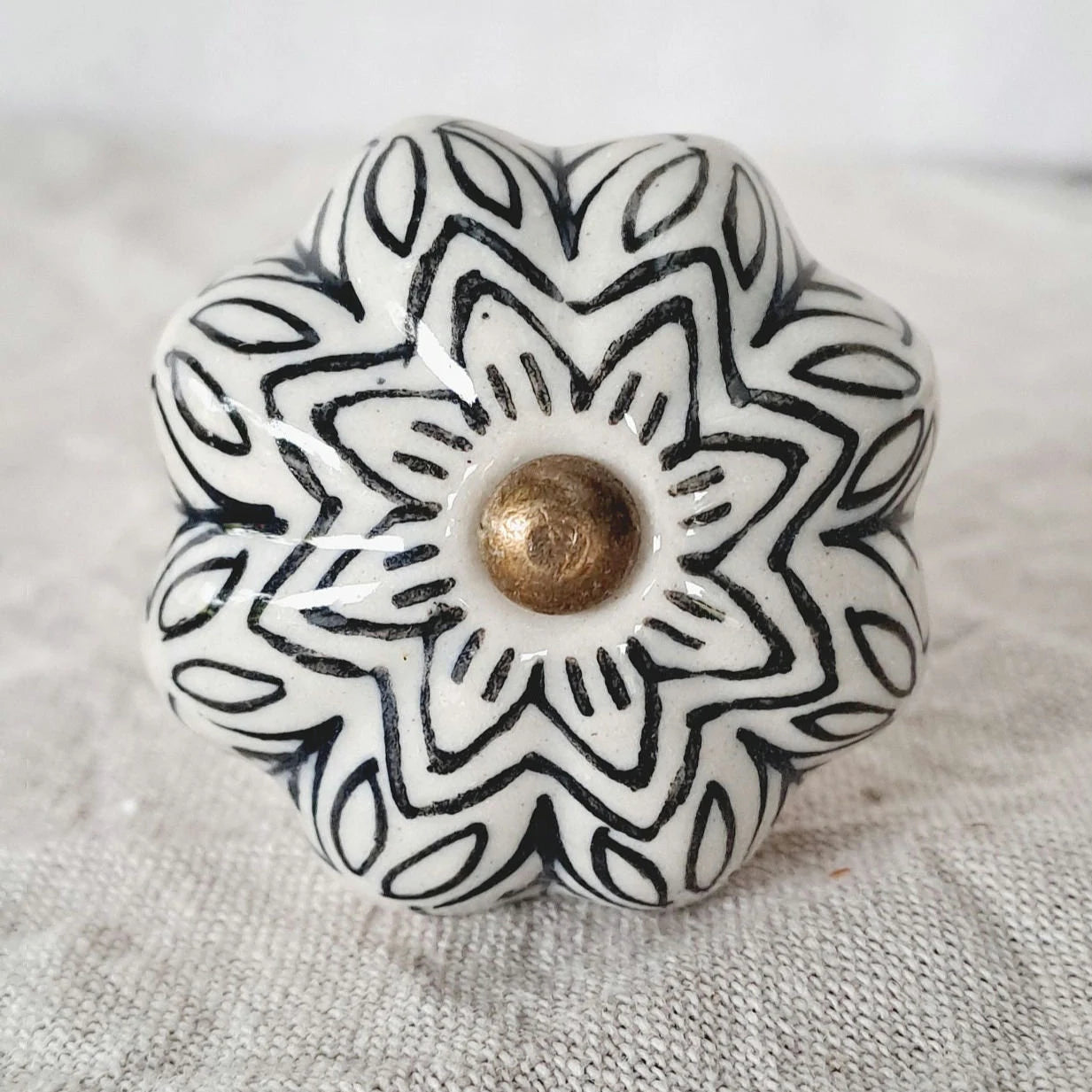 Ceramic Knob - Vintage Floral - Black & White Design