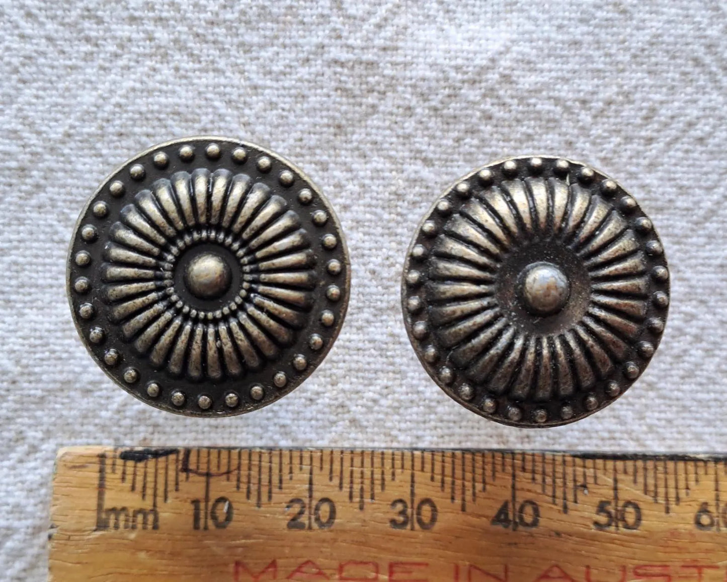 'Sawyer' Metal Knobs - Antique Bronze Finish