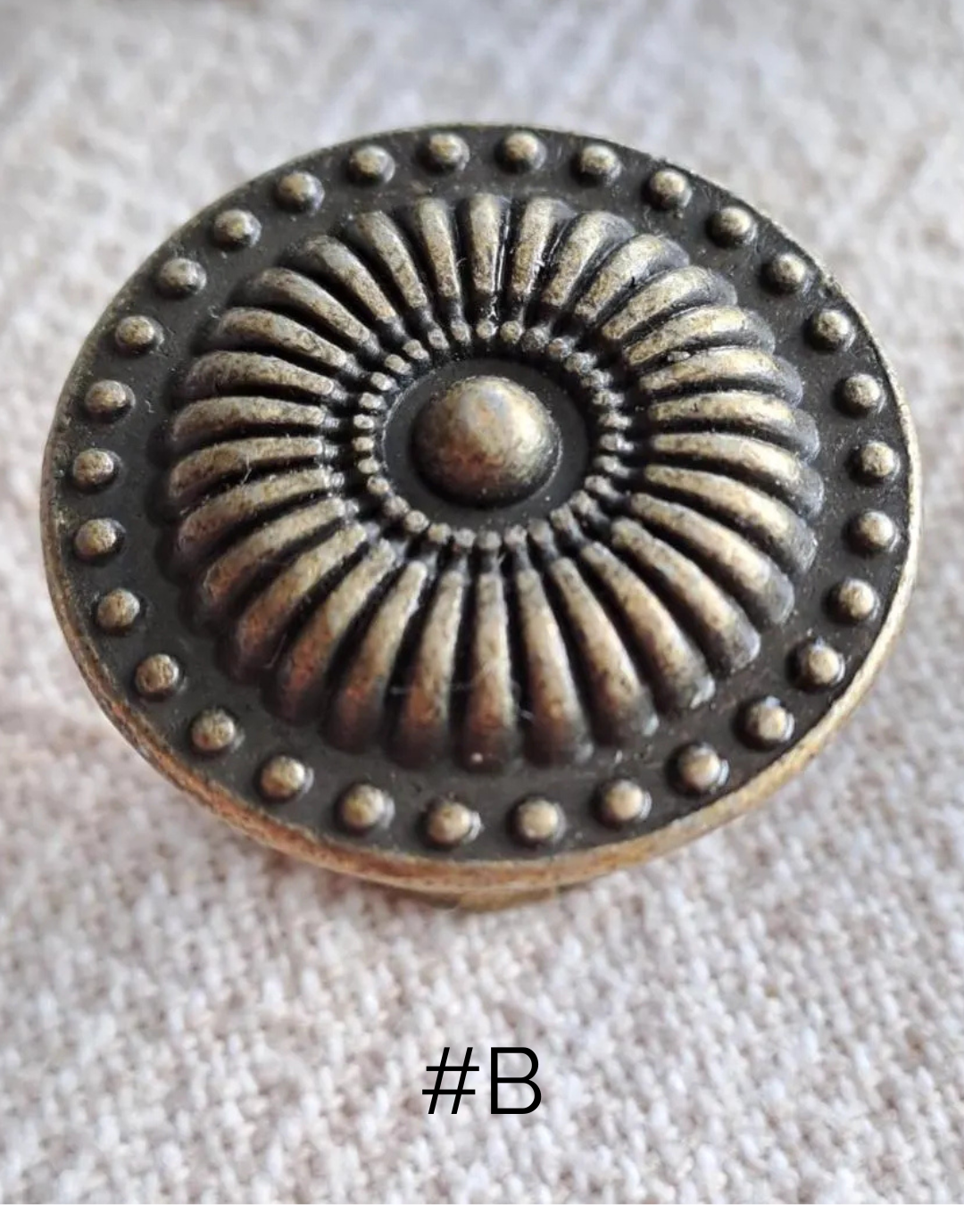 'Sawyer' Metal Knobs - Antique Bronze Finish