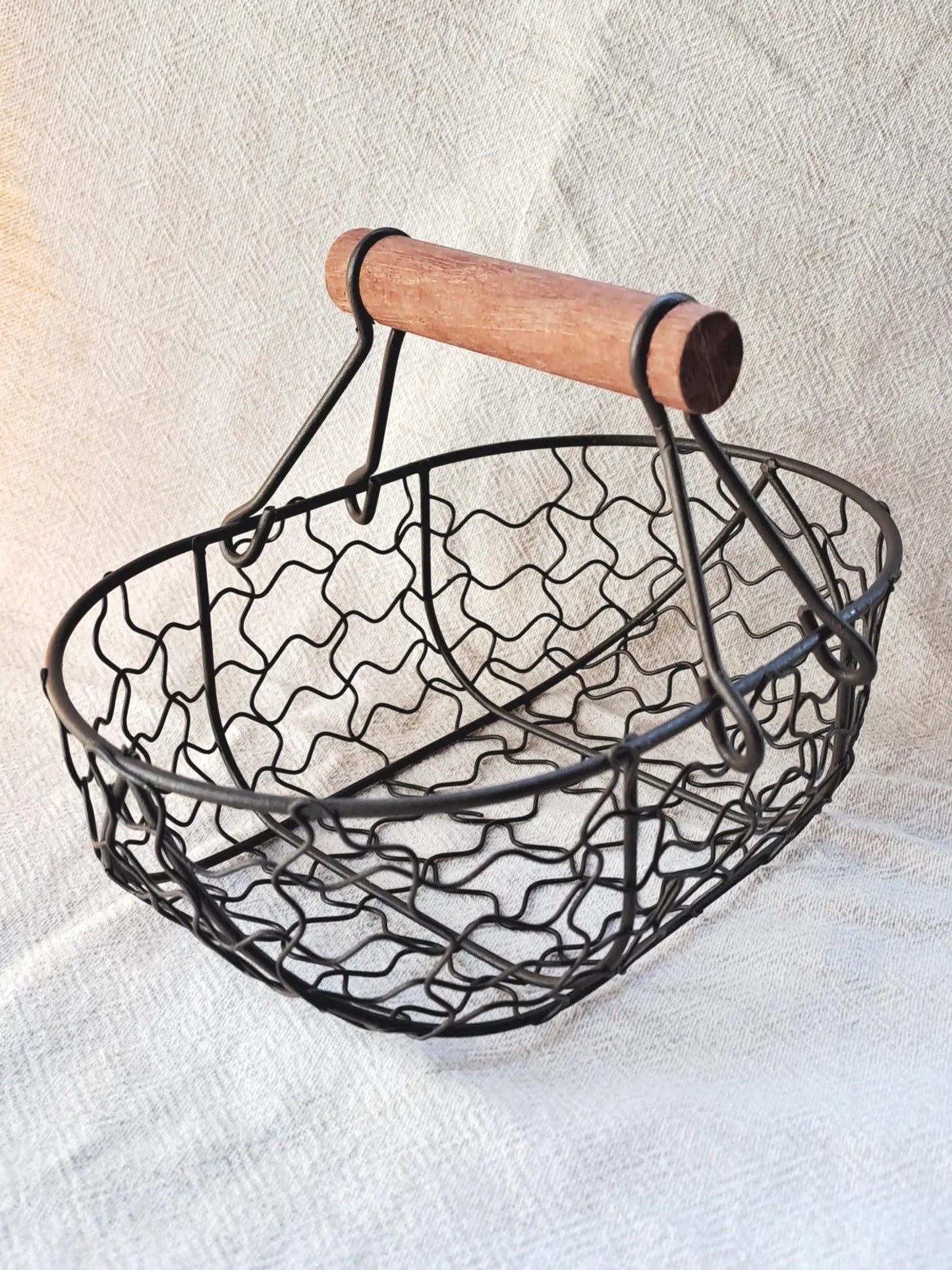 Rustic Wire Basket with Handle - Rustic Brown