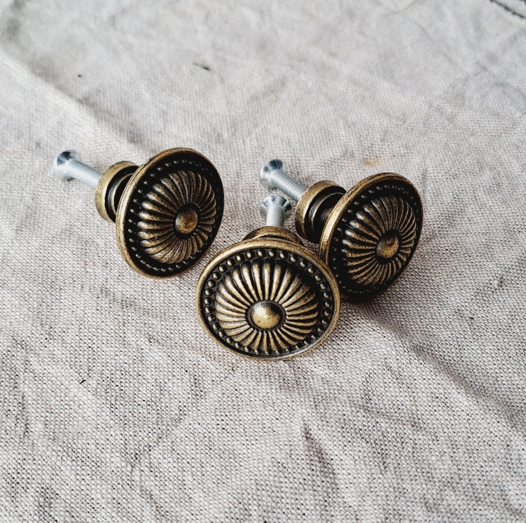 'Antique Bronze Floral' Cabinet/Drawer Knob