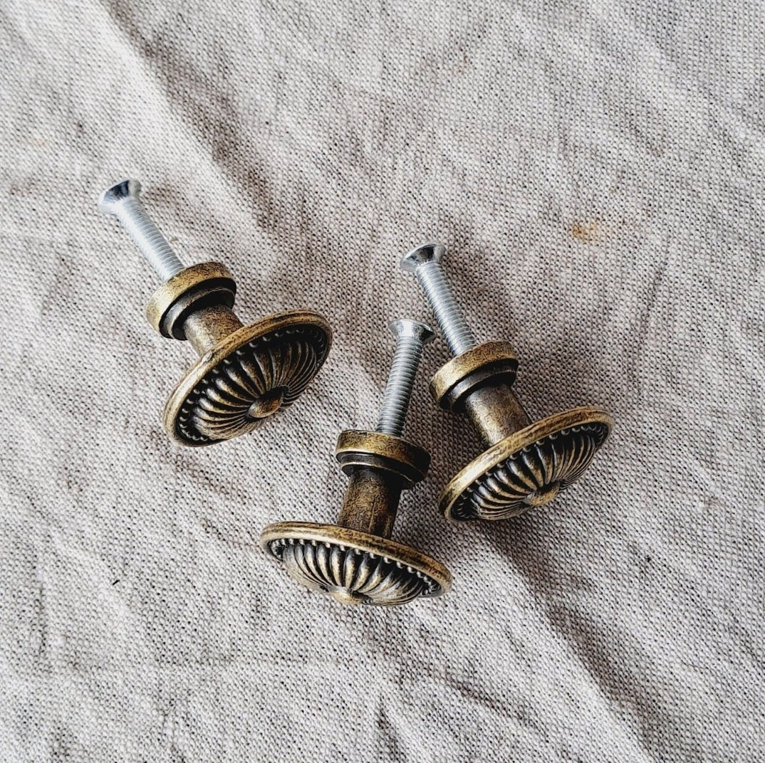'Antique Bronze Floral' Cabinet/Drawer Knob