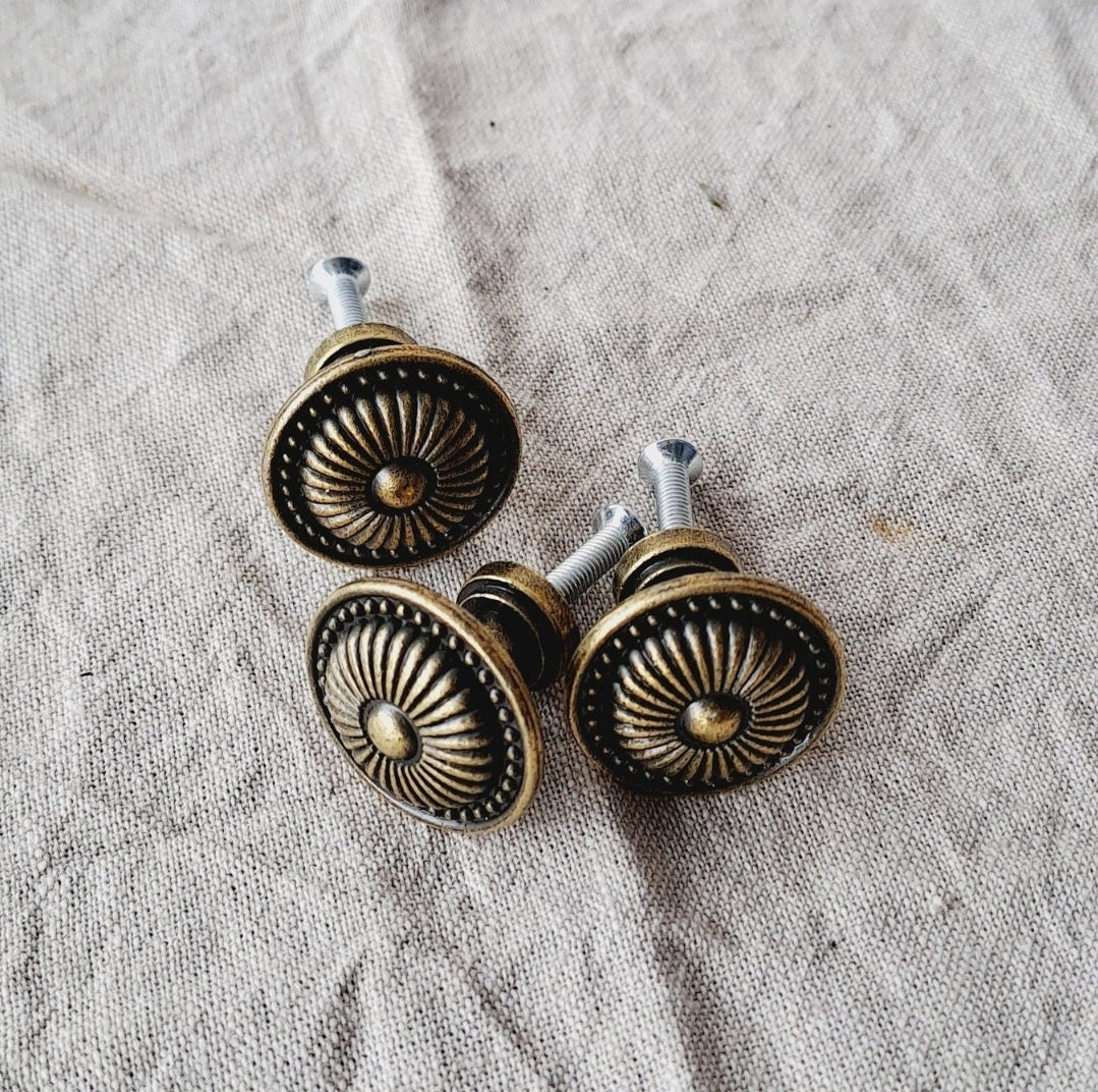 'Antique Bronze Floral' Cabinet/Drawer Knob