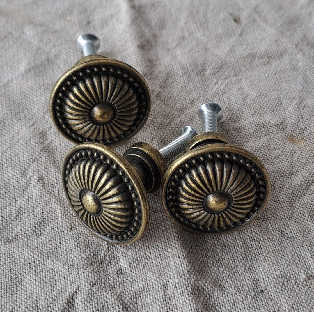 'Antique Bronze Floral' Cabinet/Drawer Knob