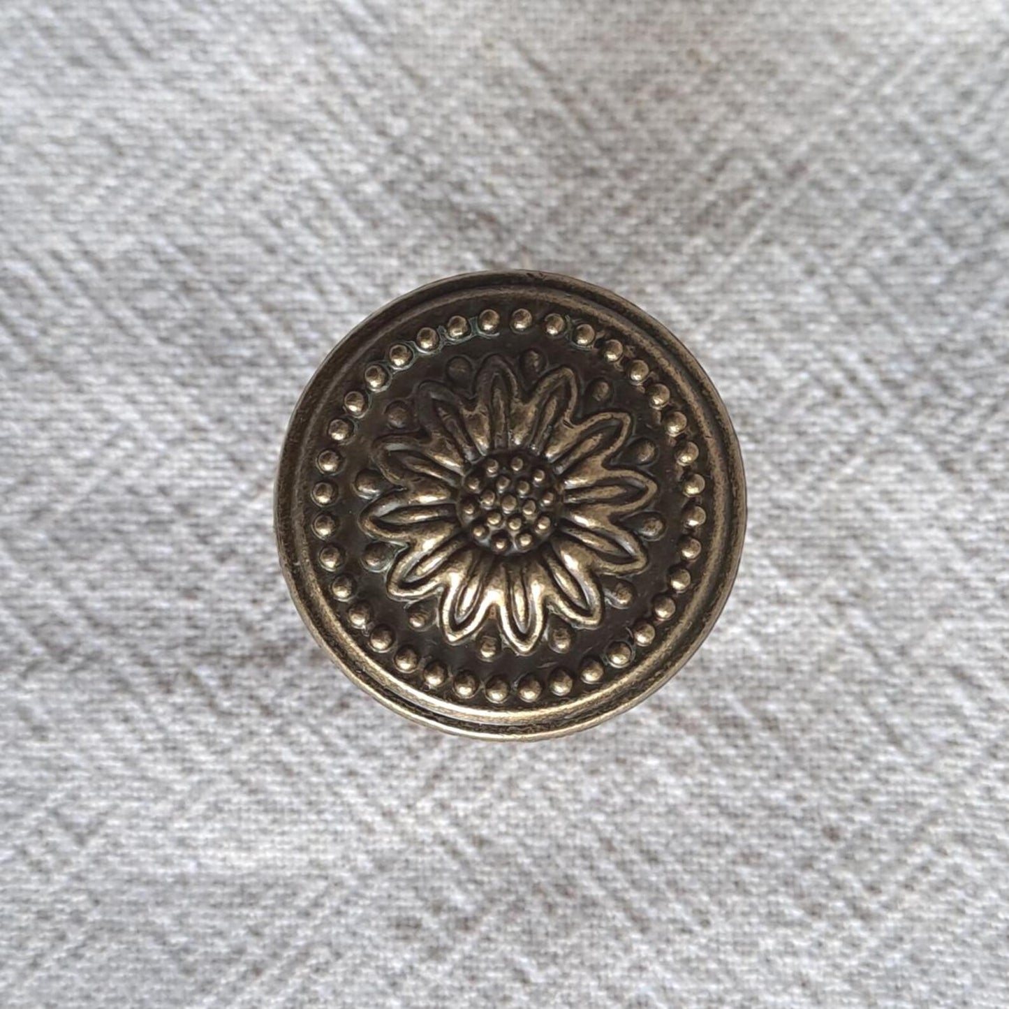 ‘Elegant Sunflower’ Antique Bronze Knob