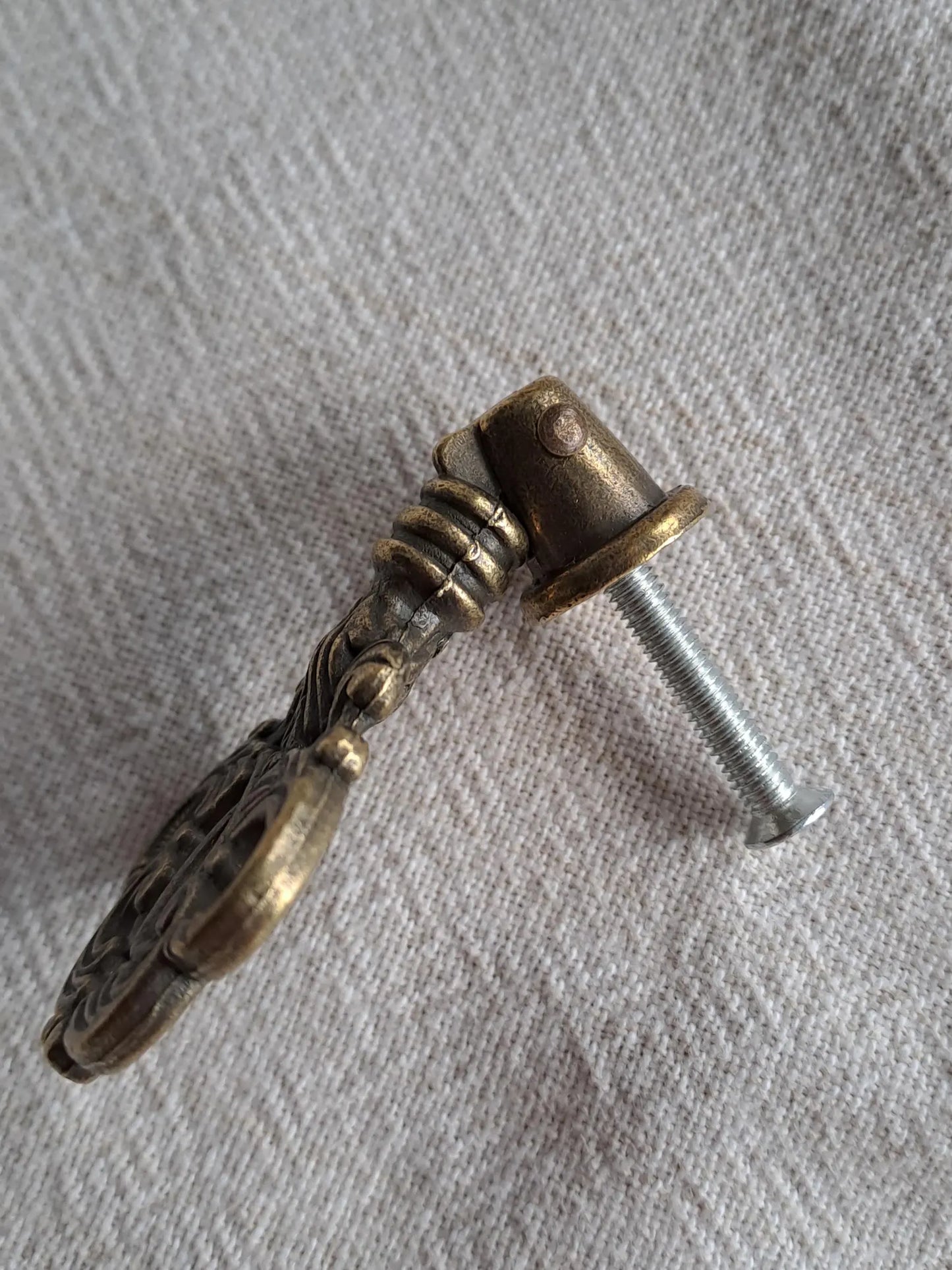 Antique Design Metal Pull