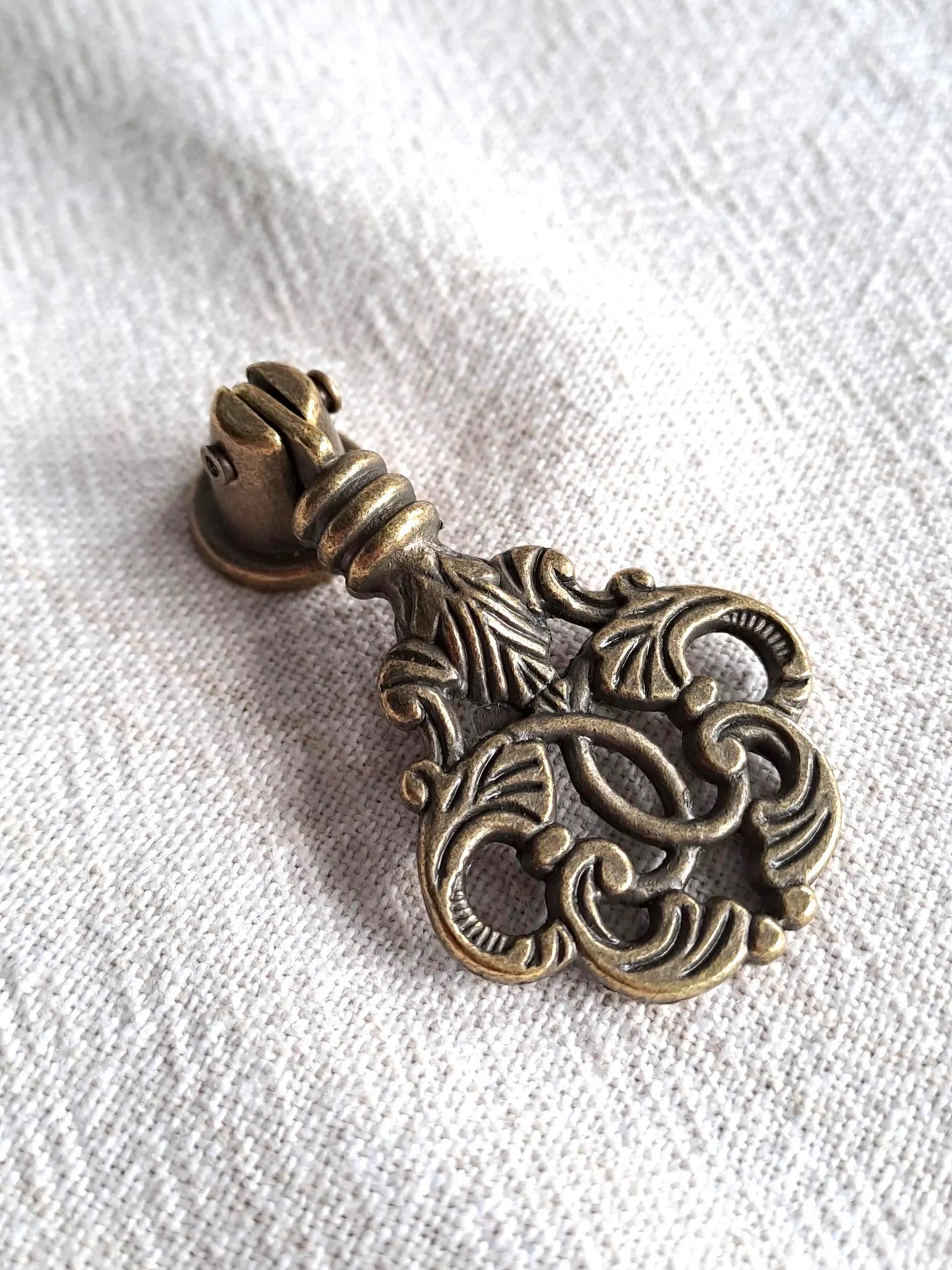 Antique Design Metal Pull