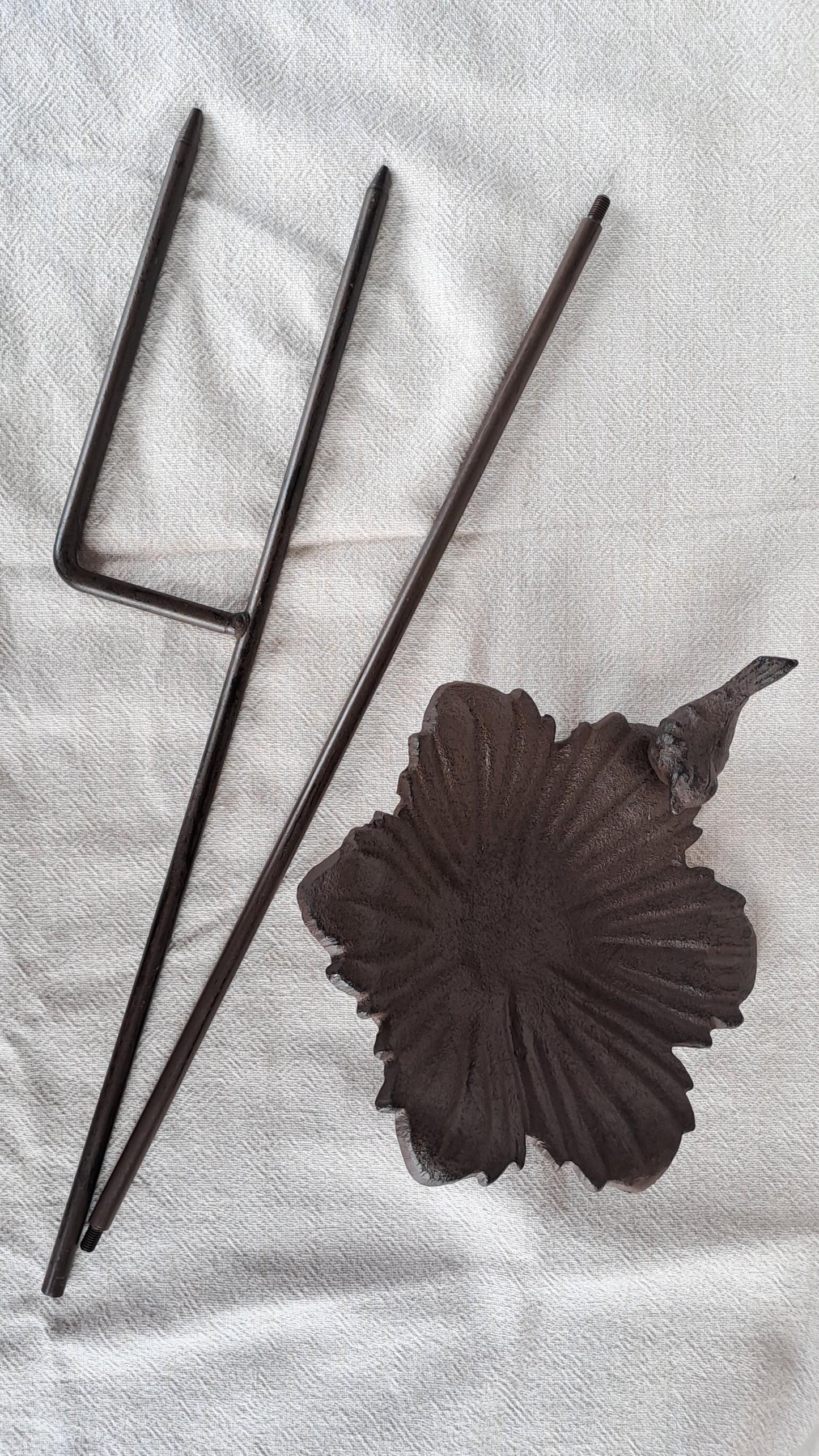 Cast Iron Stake Bird Feeder