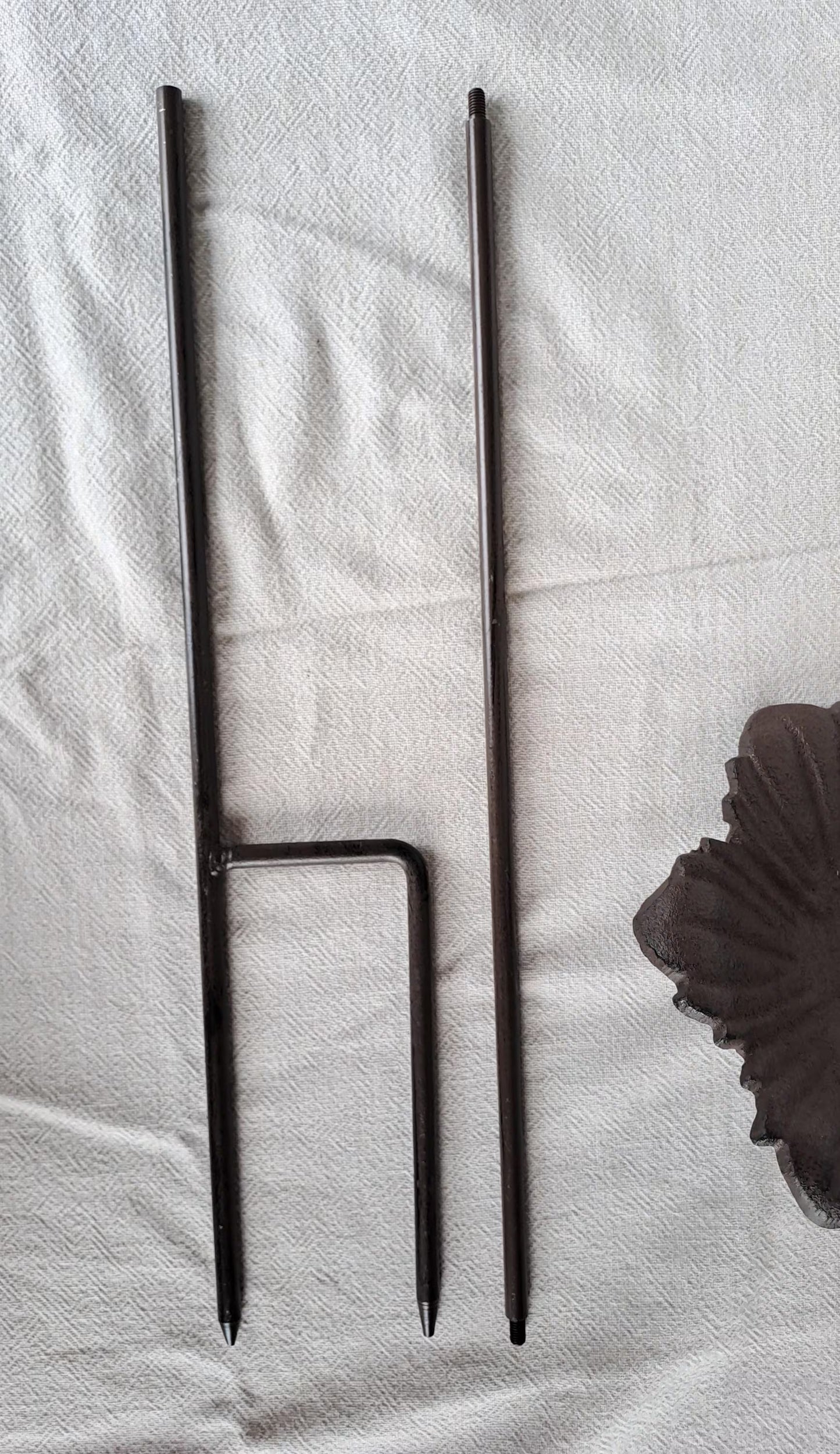 Cast Iron Stake Bird Feeder