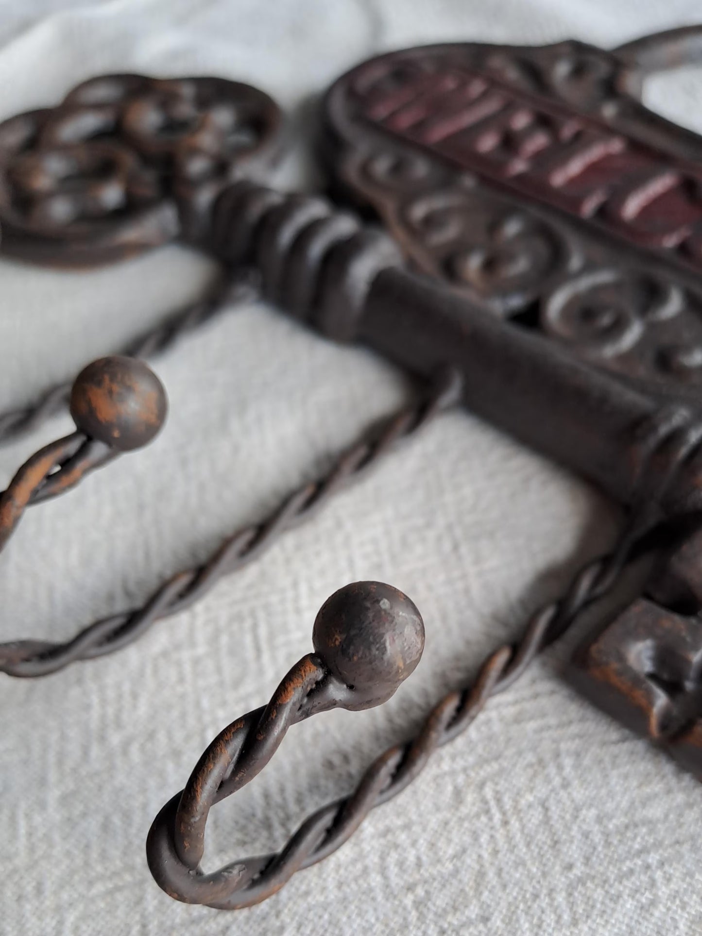 'WELCOME' Key Hook Rack - Cast Iron